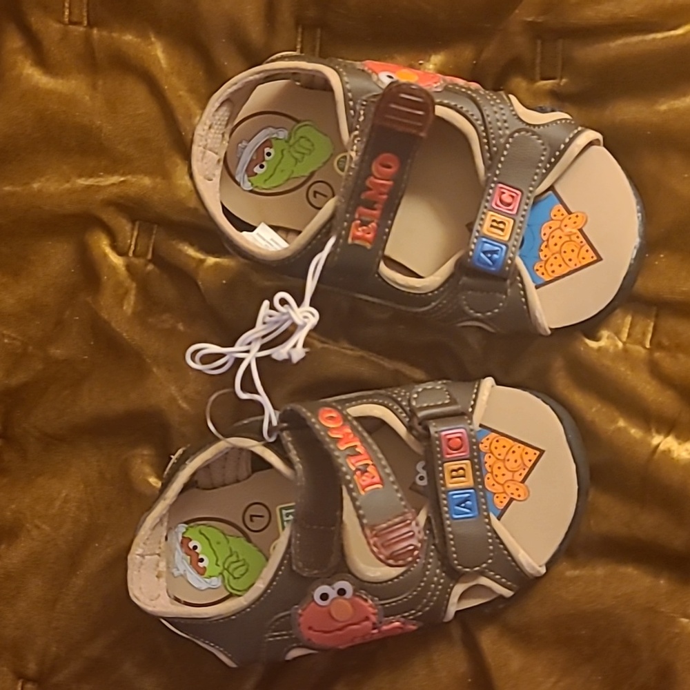 New Еlmo Sesami Street Cute Sandels for a Kid. Size 7. New Newer Worn. - Picture 4 of 6